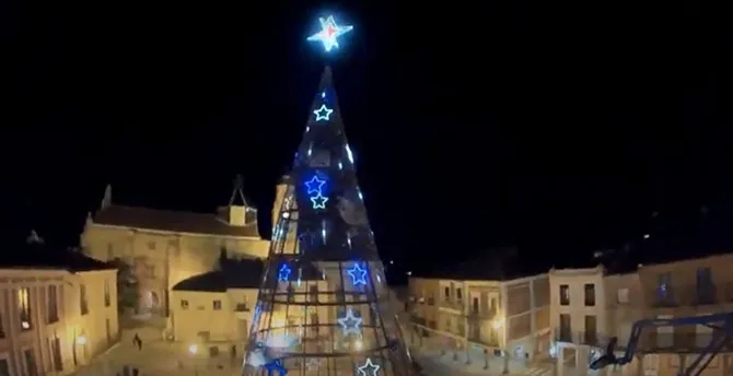 La Navidad, a vista de pájaro, gracias al vídeo realizado a través de dron por el peñarandino...