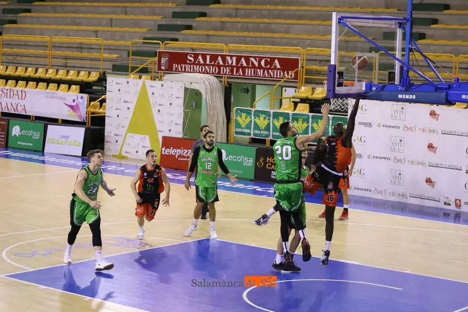 Foto 9 - El CB Tormes, l&iacute;der y &uacute;nico invicto tras una soberbia victoria ante Pi&eacute;lagos  