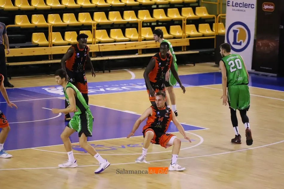 Foto 5 - El CB Tormes, l&iacute;der y &uacute;nico invicto tras una soberbia victoria ante Pi&eacute;lagos  
