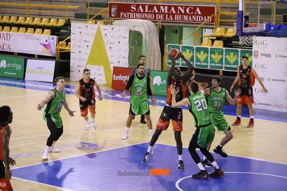 Foto 3 - El CB Tormes, l&iacute;der y &uacute;nico invicto tras una soberbia victoria ante Pi&eacute;lagos  