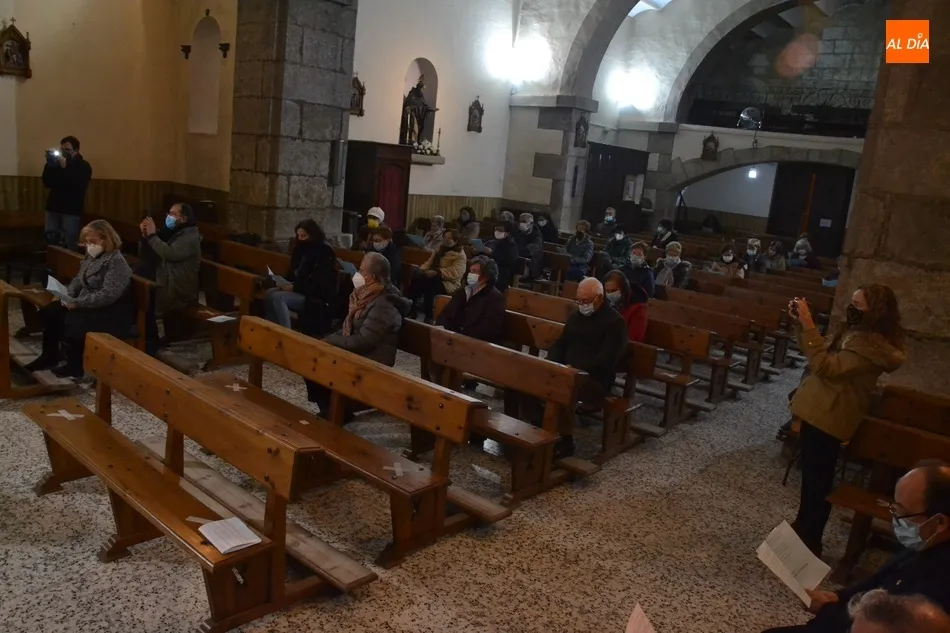 Foto 3 - Reestrenado el Himno de San Andr&eacute;s como apertura de las fiestas de la Parroquia  