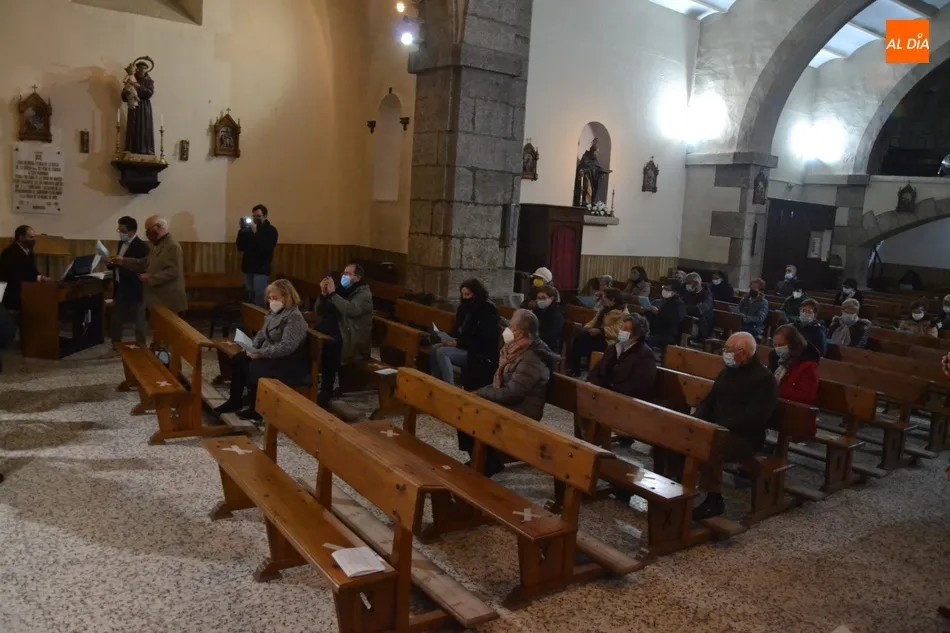 Foto 4 - Reestrenado el Himno de San Andr&eacute;s como apertura de las fiestas de la Parroquia  