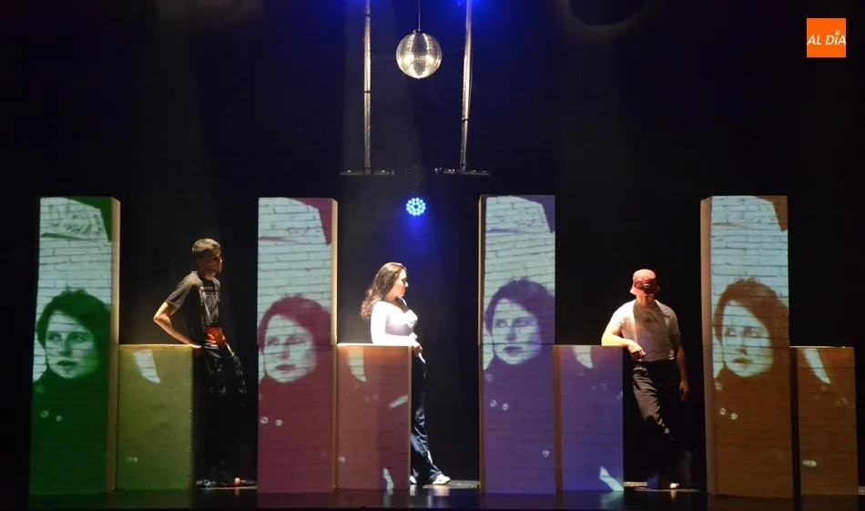 Foto 4 - Alabada clase magistral de cultura urbana a cargo de &lsquo;Breakin Barrio&rsquo; en el Teatro Nuevo  