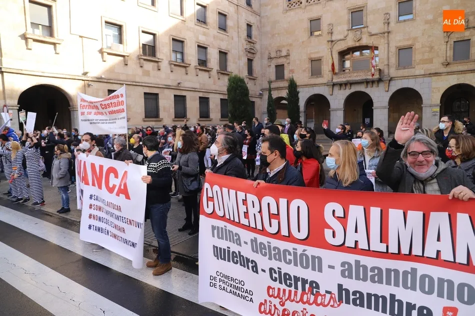 Foto 11 - Los aut&oacute;nomos claman en las calles de Salamanca: &ldquo;Necesitamos trabajar ya&rdquo;