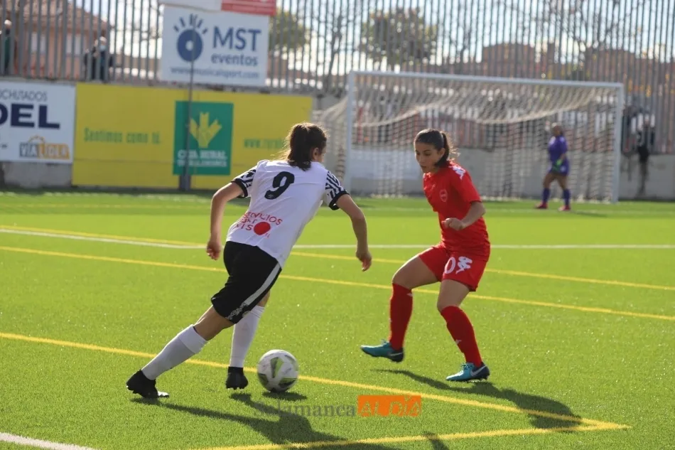 Foto 11 - Luna, con un doblete, y Lucy devuelven al Salamanca UDS Femenino al camino de la victoria frente al ...