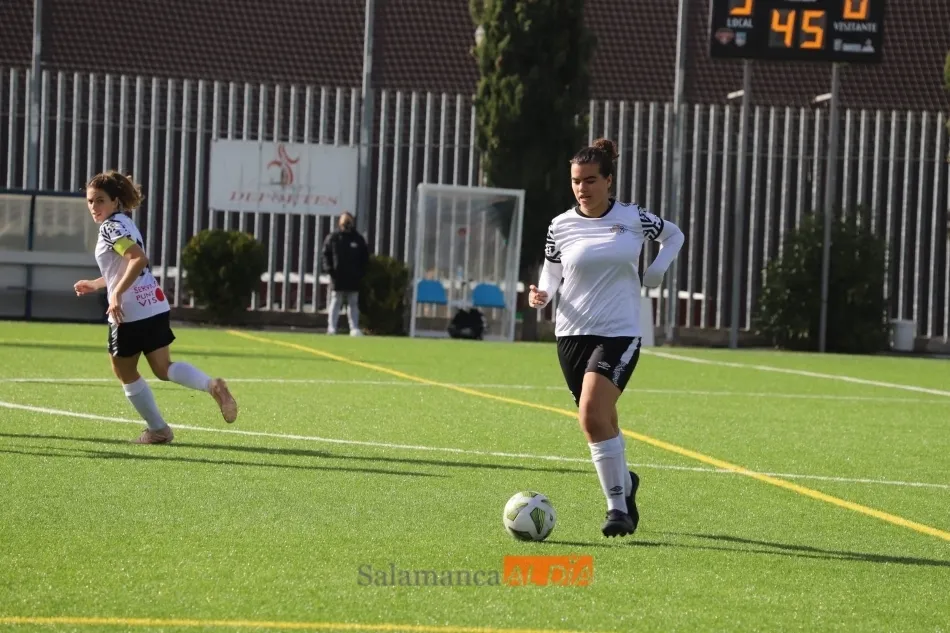 Foto 10 - Luna, con un doblete, y Lucy devuelven al Salamanca UDS Femenino al camino de la victoria frente al ...