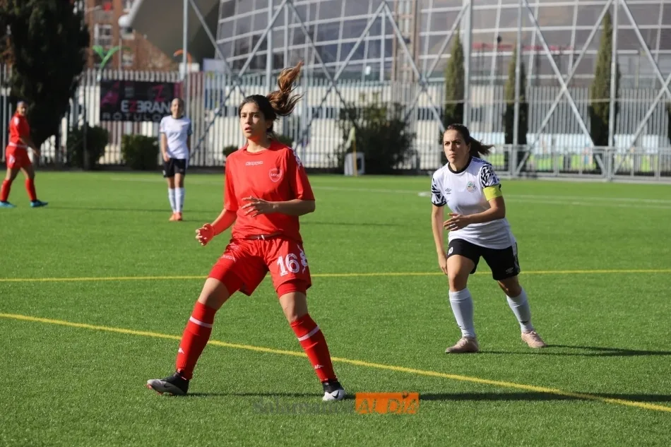 Foto 8 - Luna, con un doblete, y Lucy devuelven al Salamanca UDS Femenino al camino de la victoria frente al ...