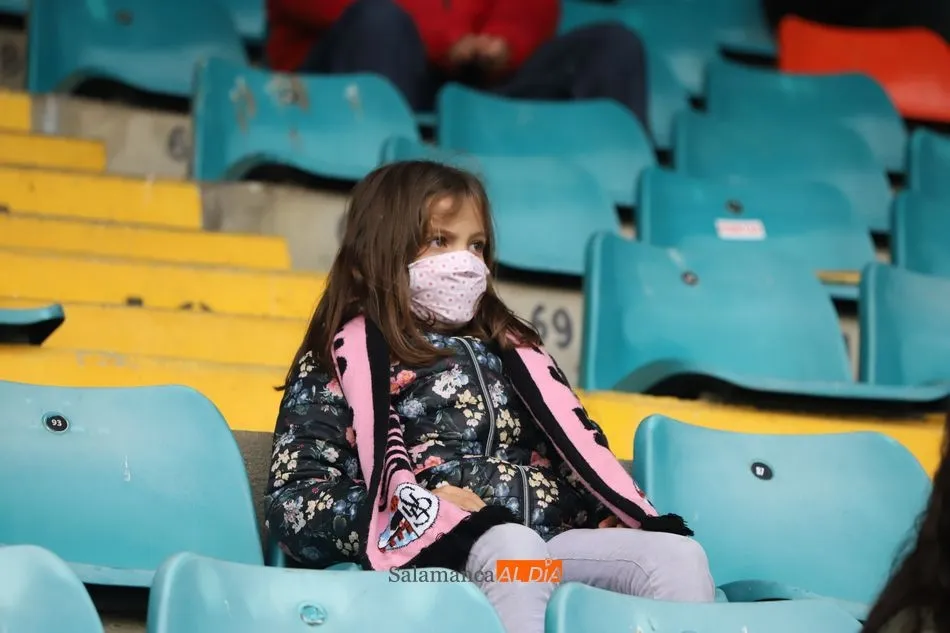 Foto 11 - El Helm&aacute;ntico descarga su rabia con pitos a la plantilla por la dura derrota con el Celta &lsquo;B&rsquo;&nbsp;