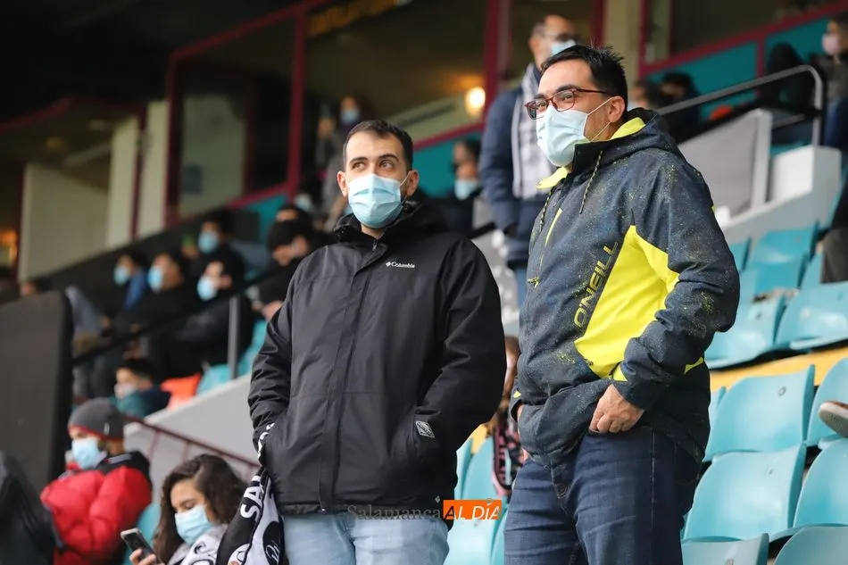 Foto 7 - El Helm&aacute;ntico descarga su rabia con pitos a la plantilla por la dura derrota con el Celta &lsquo;B&rsquo;&nbsp;