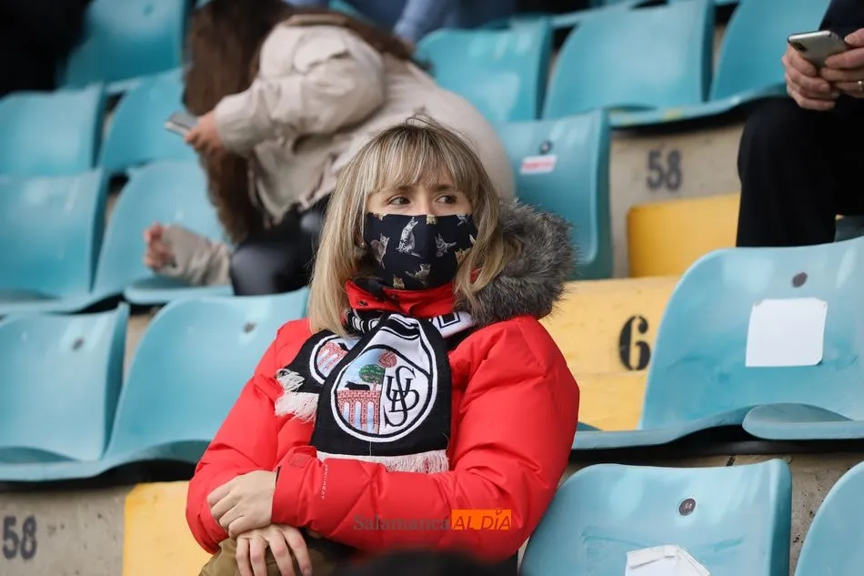 Foto 6 - El Helm&aacute;ntico descarga su rabia con pitos a la plantilla por la dura derrota con el Celta &lsquo;B&rsquo;&nbsp;