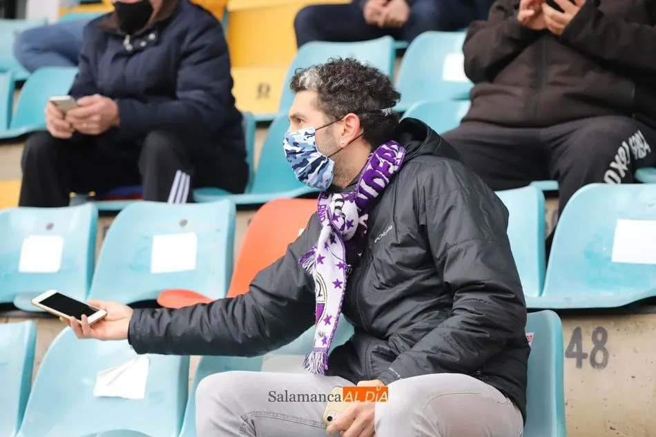 Foto 5 - El Helm&aacute;ntico descarga su rabia con pitos a la plantilla por la dura derrota con el Celta &lsquo;B&rsquo;&nbsp;