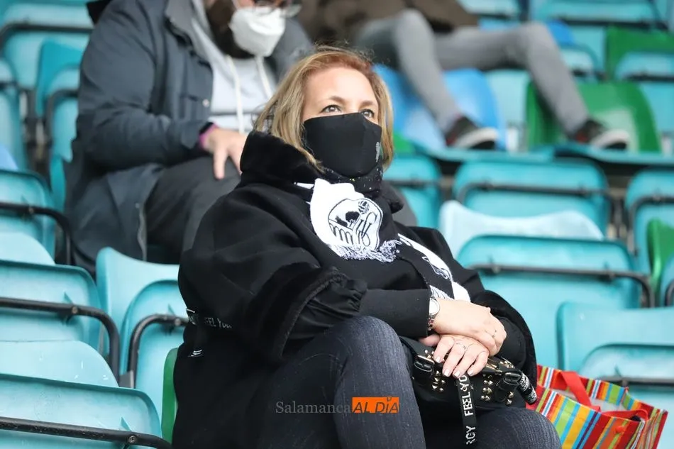 Foto 3 - El Helm&aacute;ntico descarga su rabia con pitos a la plantilla por la dura derrota con el Celta &lsquo;B&rsquo;&nbsp;