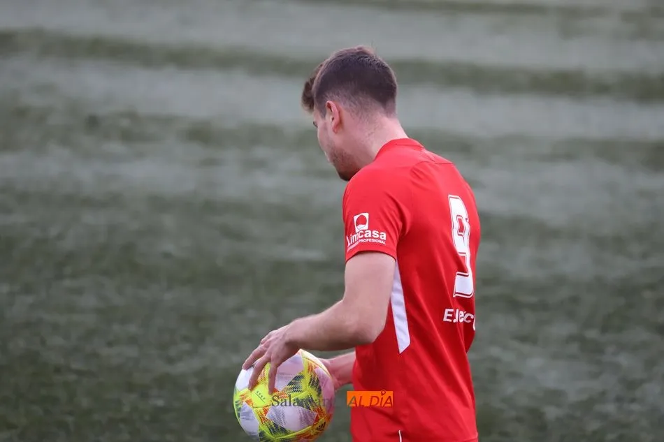 Foto 10 - Primera victoria del curso para el Santa Marta sobre el Getafe (1-0)