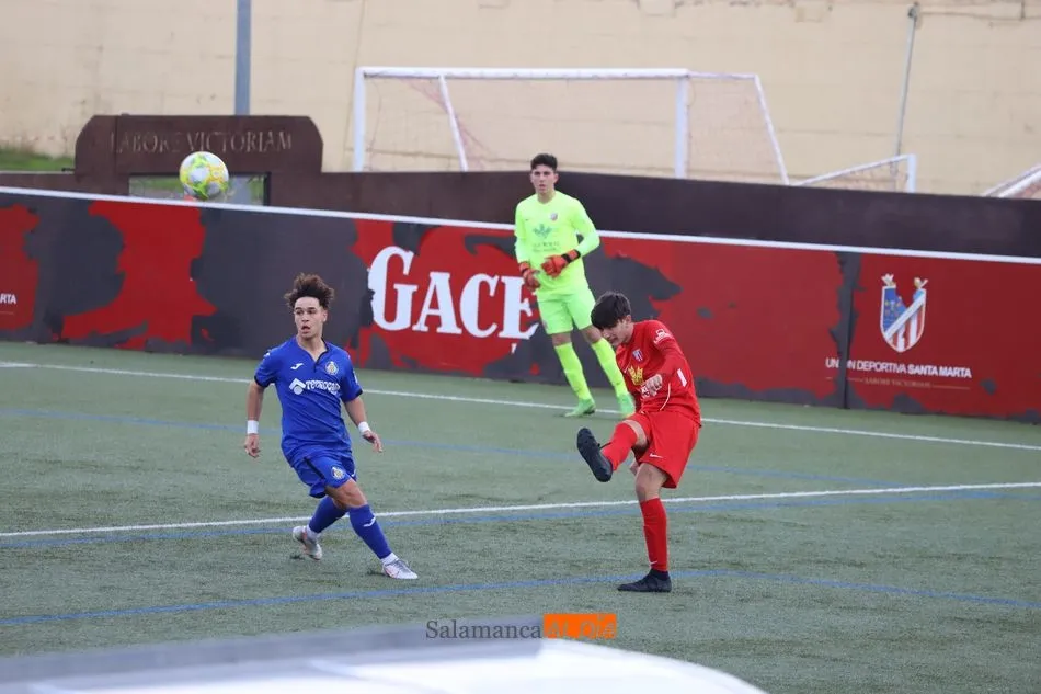 Foto 8 - Primera victoria del curso para el Santa Marta sobre el Getafe (1-0)