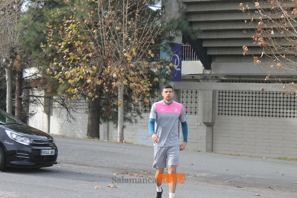Foto 11 - Caras largas en el entrenamiento del Salamanca UDS despu&eacute;s del despido de Mon&aacute;rrez