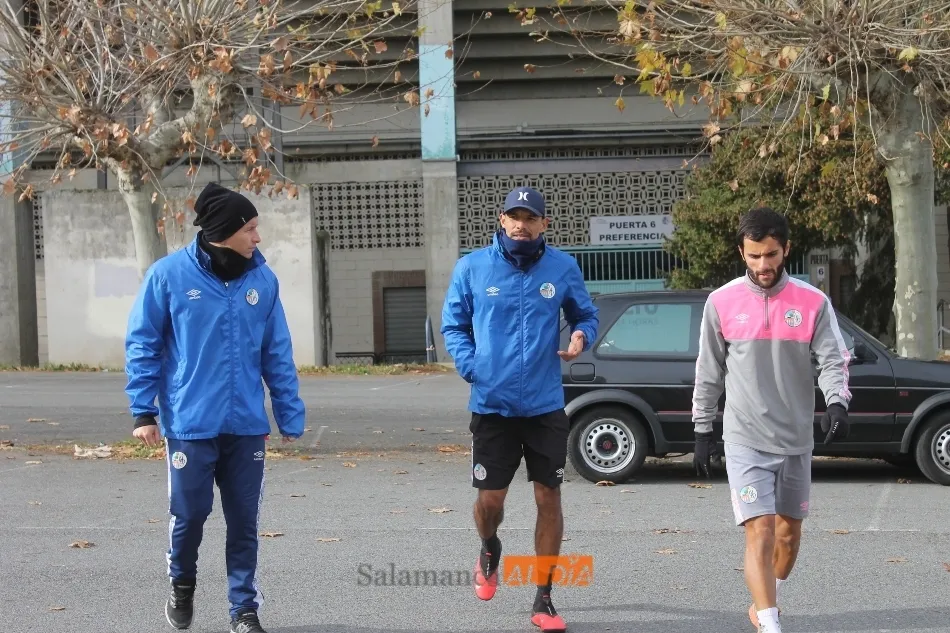 Foto 9 - Caras largas en el entrenamiento del Salamanca UDS despu&eacute;s del despido de Mon&aacute;rrez
