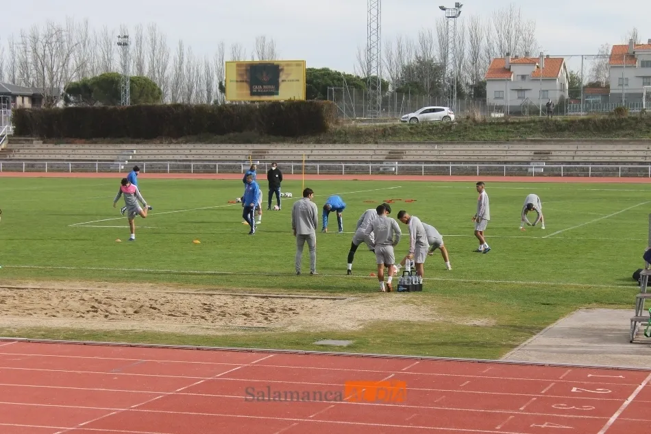 Foto 5 - Caras largas en el entrenamiento del Salamanca UDS despu&eacute;s del despido de Mon&aacute;rrez