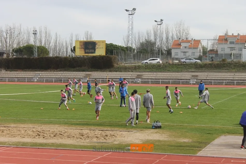 Foto 3 - Caras largas en el entrenamiento del Salamanca UDS despu&eacute;s del despido de Mon&aacute;rrez