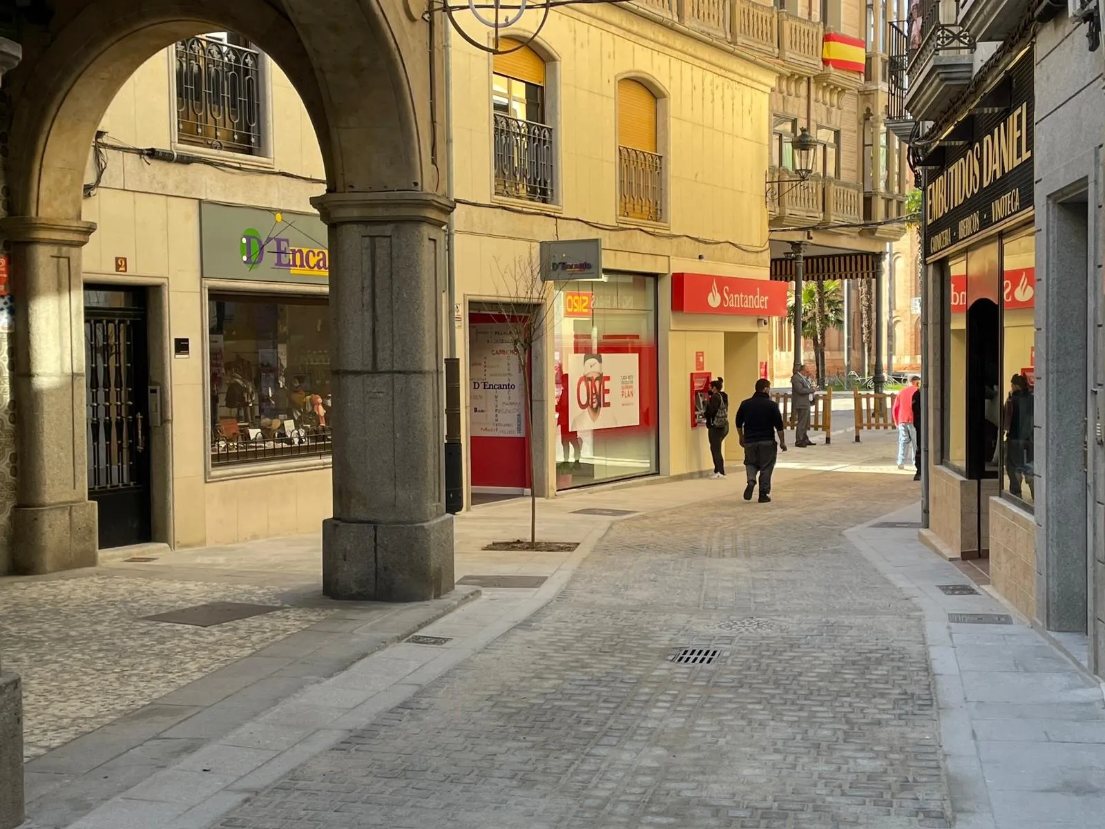 Aspecto actual de la calle Sánchez Llevot tras finalizar las obras