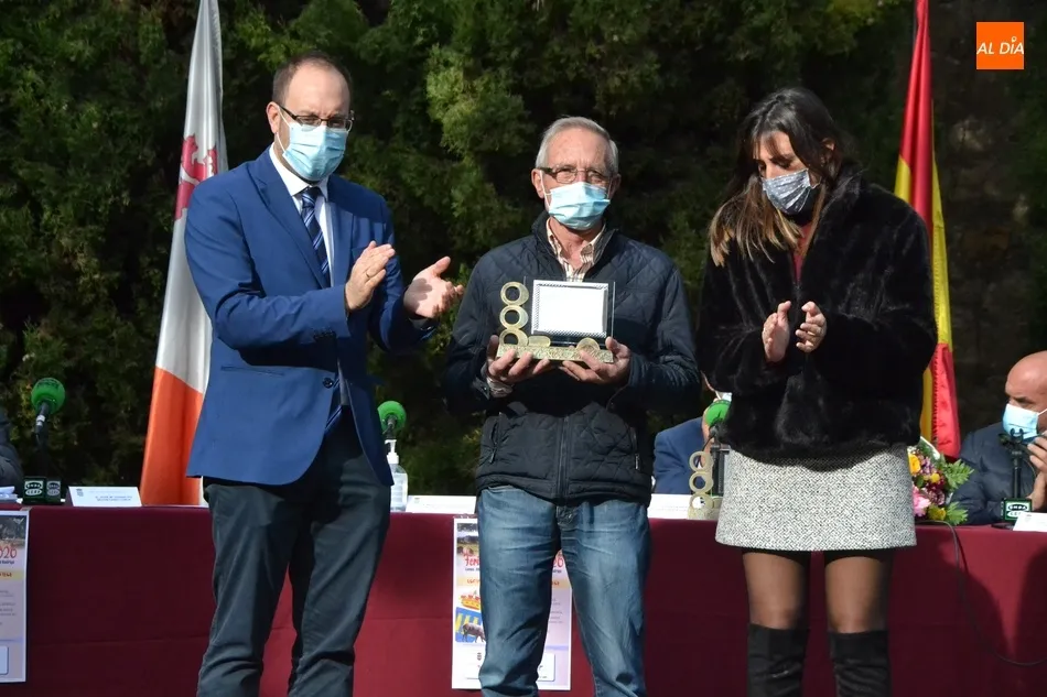 Foto 6 - El Ayuntamiento rinde homenaje a tres empleados jubilados por su trabajo como matarifes  