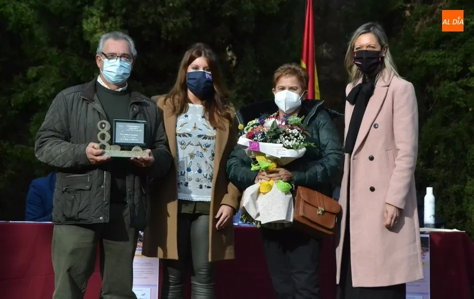 Foto 5 - El Ayuntamiento rinde homenaje a tres empleados jubilados por su trabajo como matarifes  