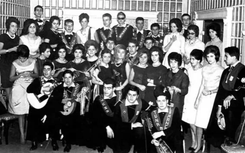 Foto 3 - La tunos salmantinos con Roc&iacute;o Durcal y Manuel Ben&iacute;tez &lsquo;El Cordob&eacute;s&rsquo; en los a&ntilde;os 60