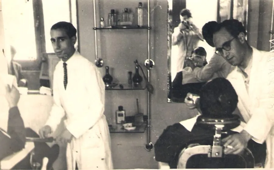 Foto 2 - La barber&iacute;a de Santiago, junto al cine Taramona, en la avenida Federico Anaya