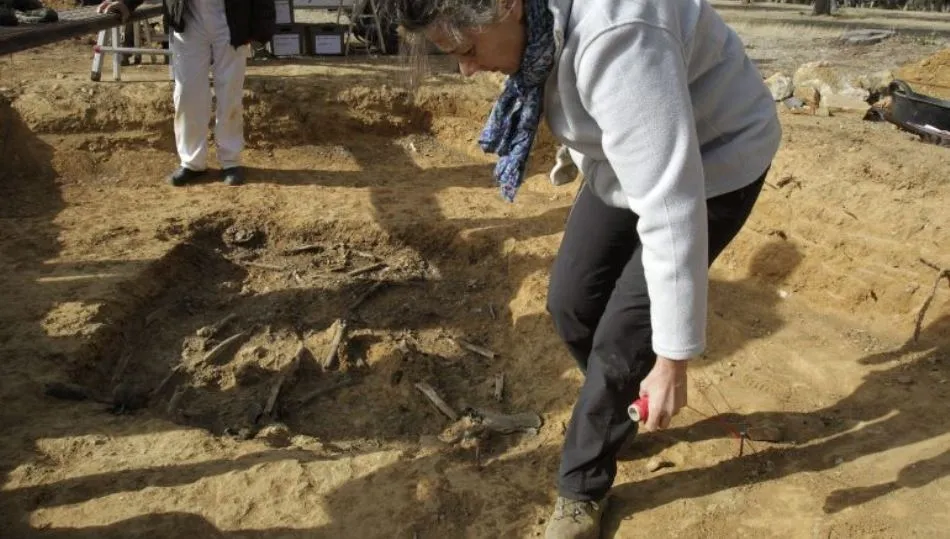 Foto de archivo de una exhumación anterior