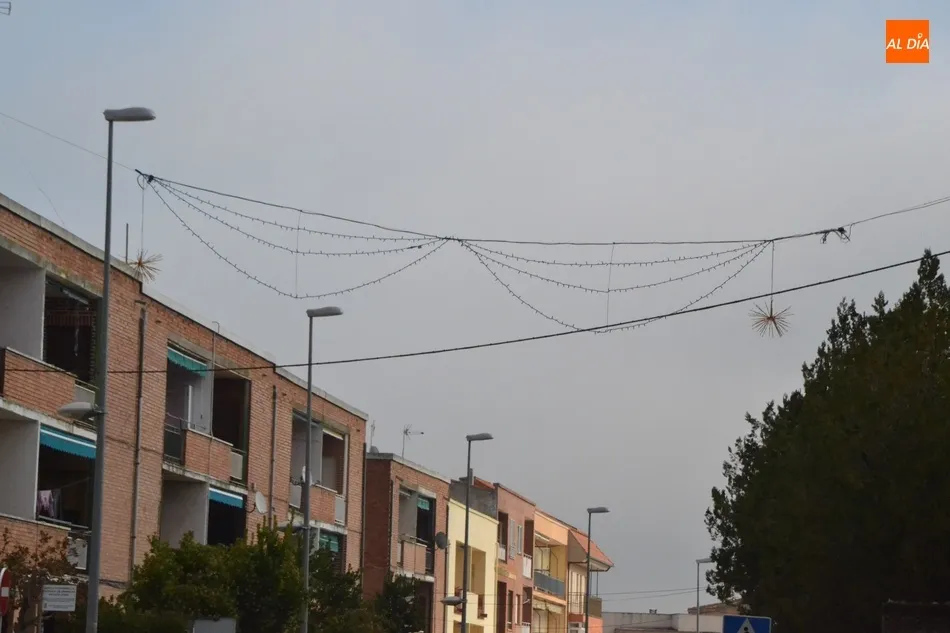 Foto 2 - La Avenida Conde de Fox&aacute; ya tiene desplegada su nueva iluminaci&oacute;n navide&ntilde;a  
