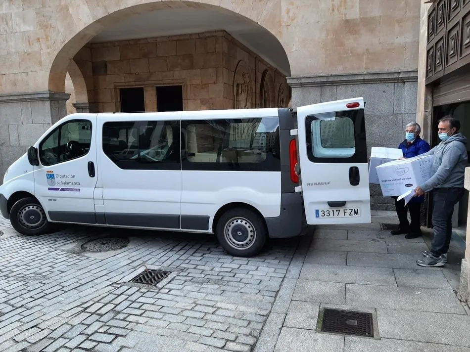 Llegan a Salamanca 88.000 mascarillas para su reparto entre los colectivos más vulnerables