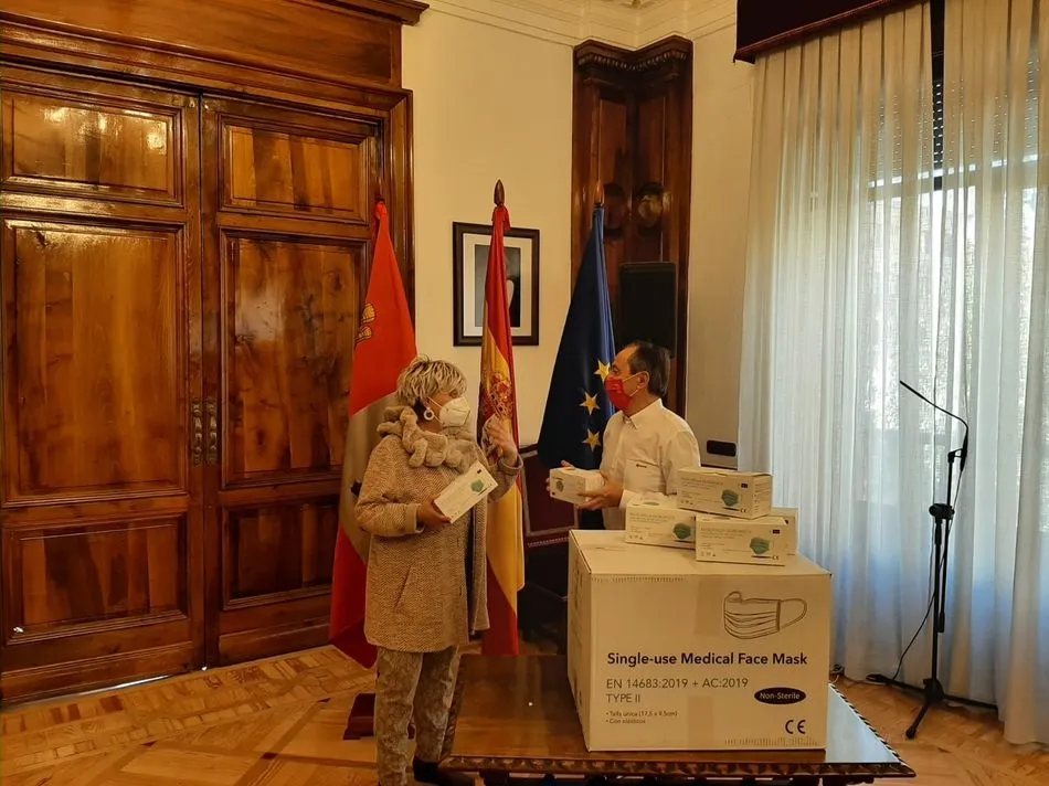 Foto 4 - Llegan a Salamanca 88.000 mascarillas para su reparto entre los colectivos m&aacute;s vulnerables