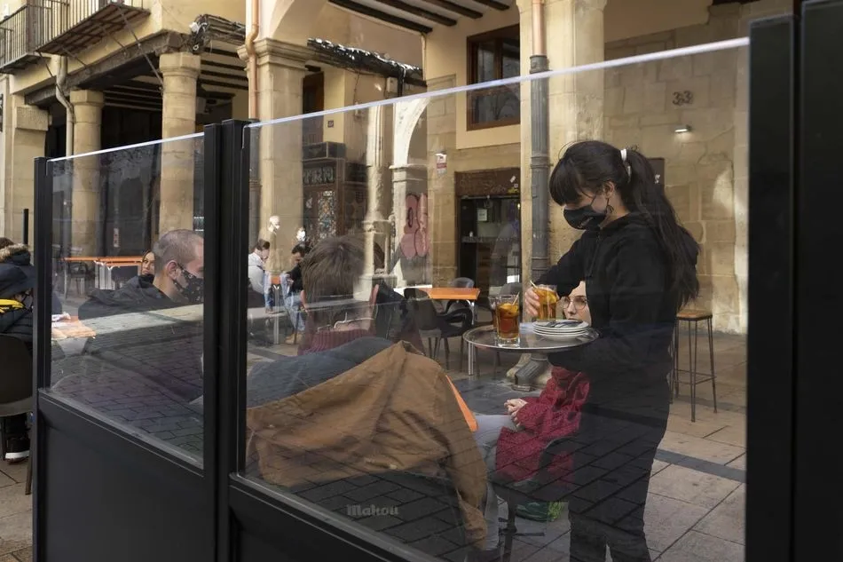 La terraza de un bar durante el primer día de reapertura de la hostelería en Logroño. Foto: EP