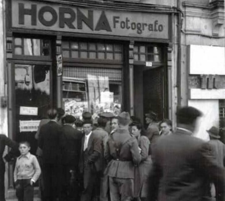 La sombrerería y el estudio fotográfico Horna, en la calle la Rúa
