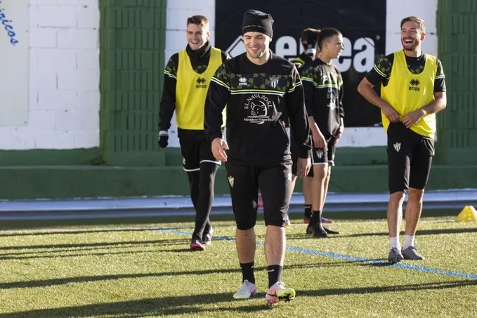 Caras alegres en el entreno del Guijuelo / CD Guijuelo