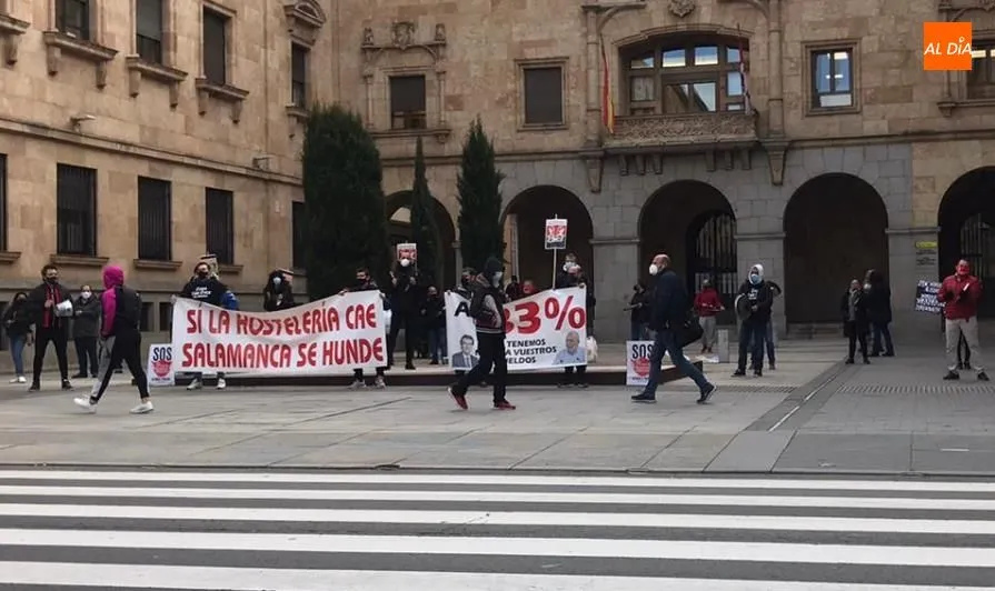 Foto 2 - Hosteleros salmantinos protestan por los l&iacute;mites de aforo para la reapertura