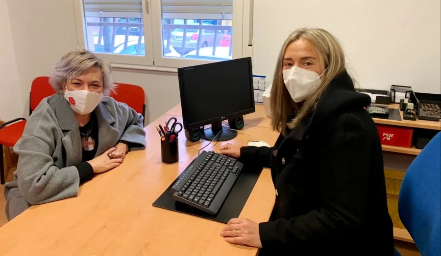 La senadora Elena Diego junto a Elena García, del PSOE de Alba de Tormes