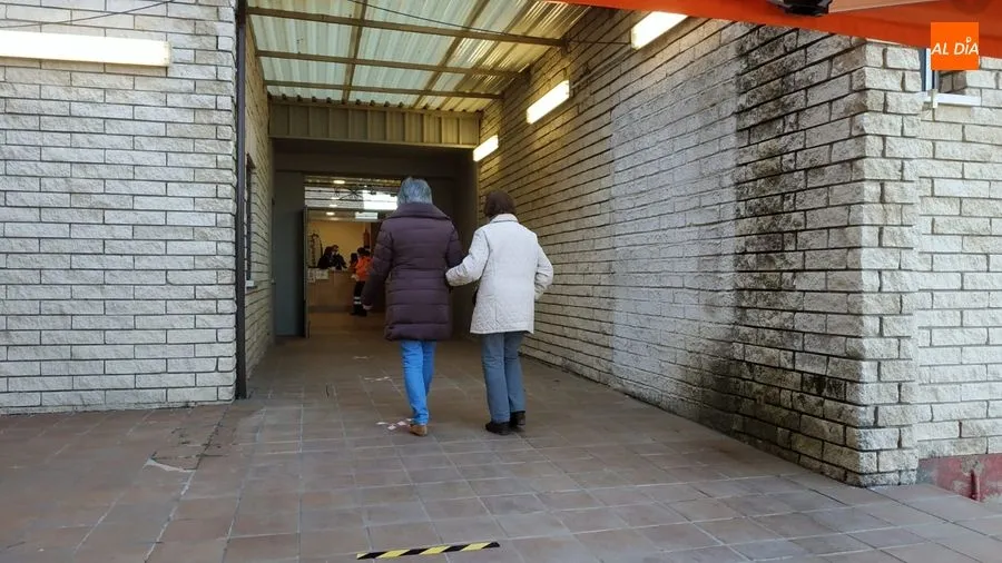 Foto 5 - Buena respuesta de los vecinos al cribado masivo en Guijuelo que continuar&aacute; el viernes