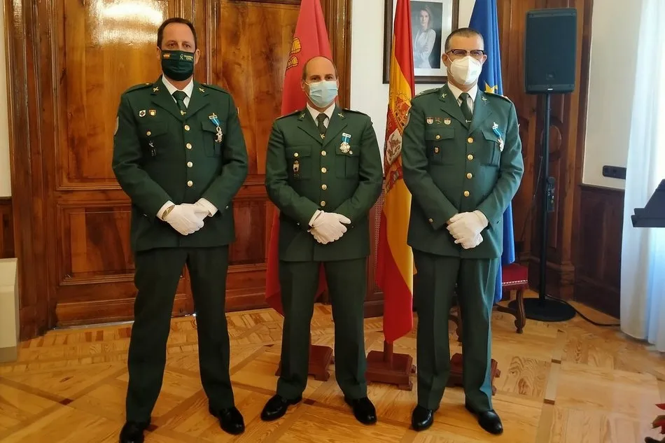 Foto 4 - El guardia civil Jos&eacute; Ignacio Hern&aacute;ndez Martin recibe la Cruz de Plata de la Orden del M&eacute;rito...