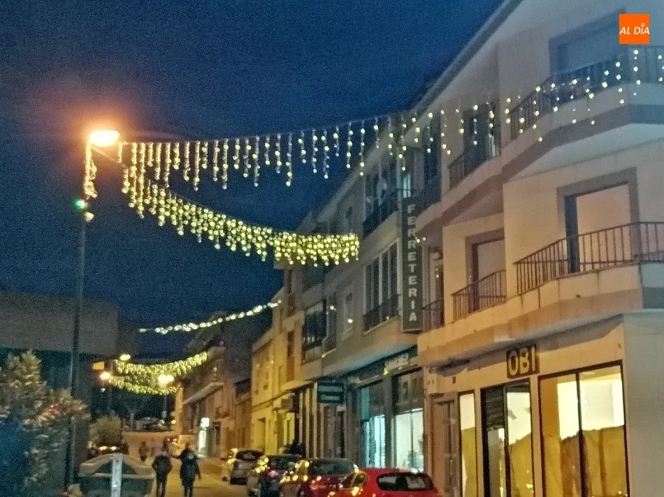 Foto 2 - Encendido el alumbrado navide&ntilde;o, que estrena en la Plaza Mayor un &aacute;rbol con&nbsp;11.640 luces  