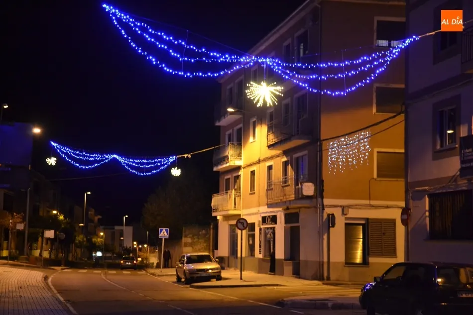 Foto 11 - Encendido el alumbrado navide&ntilde;o, que estrena en la Plaza Mayor un &aacute;rbol con&nbsp;11.640 luces  