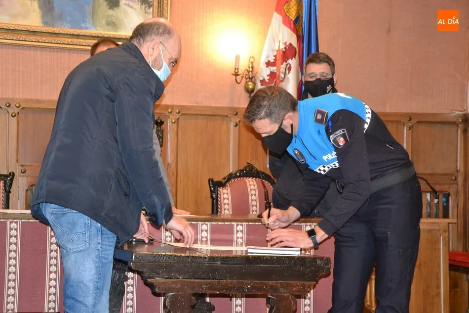 Foto 4 - Toma posesi&oacute;n el &uacute;ltimo agente que se ha incorporado a la Polic&iacute;a Local  
