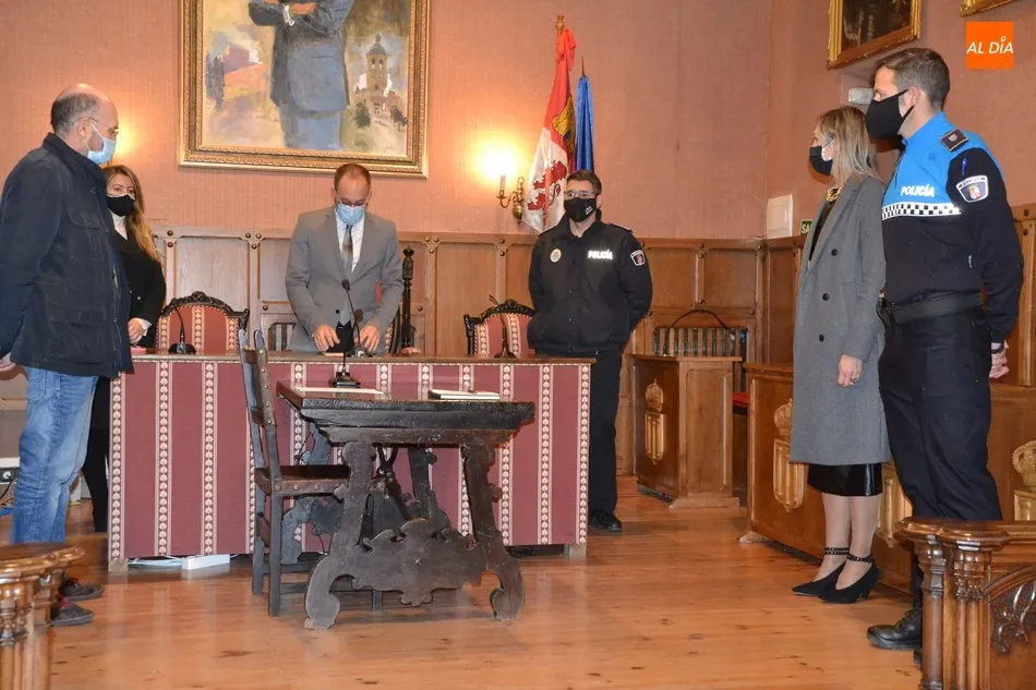 Foto 6 - Toma posesi&oacute;n el &uacute;ltimo agente que se ha incorporado a la Polic&iacute;a Local  