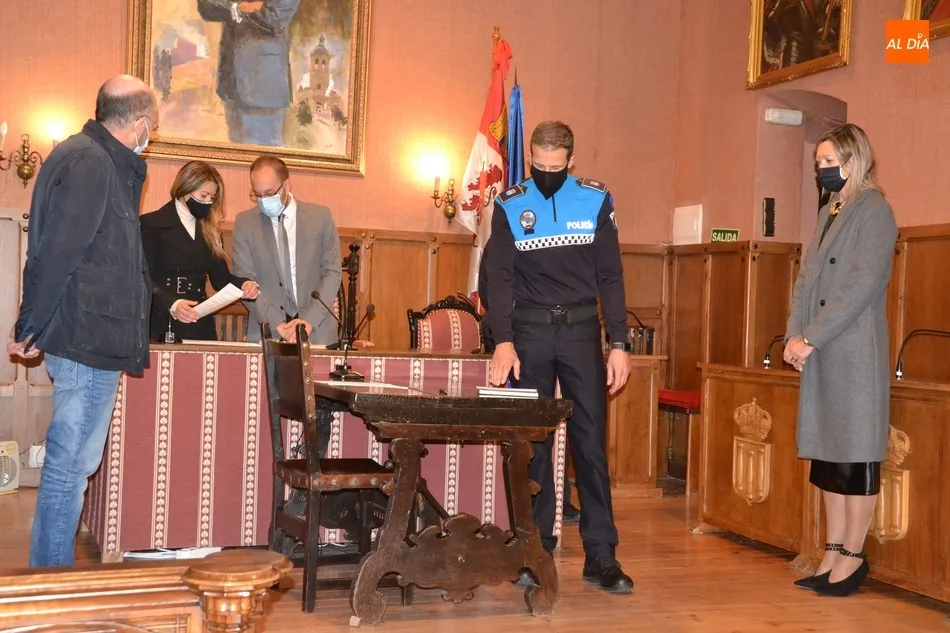 Foto 7 - Toma posesi&oacute;n el &uacute;ltimo agente que se ha incorporado a la Polic&iacute;a Local  