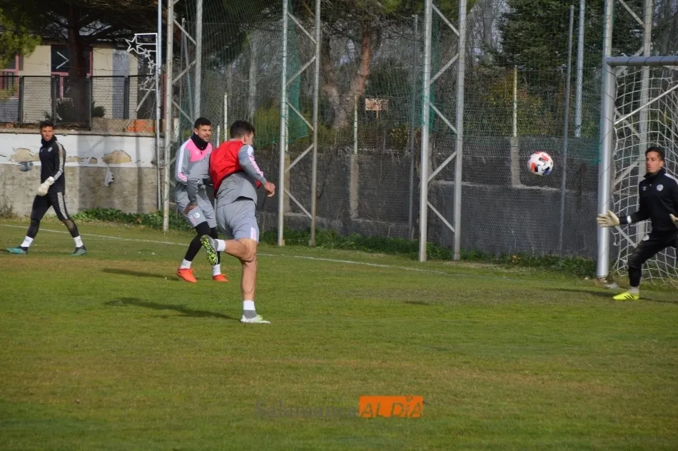 Foto 11 - Due&ntilde;as cambia a Owen por Mora y Jim&eacute;nez apunta a titular en el Salamanca UDS para Zamora