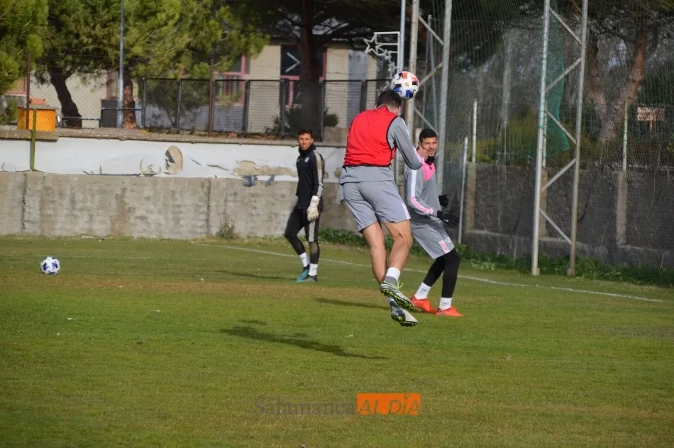 Foto 7 - Due&ntilde;as cambia a Owen por Mora y Jim&eacute;nez apunta a titular en el Salamanca UDS para Zamora
