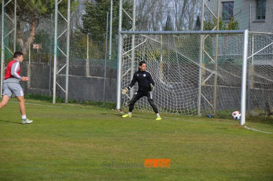 Foto 5 - Due&ntilde;as cambia a Owen por Mora y Jim&eacute;nez apunta a titular en el Salamanca UDS para Zamora