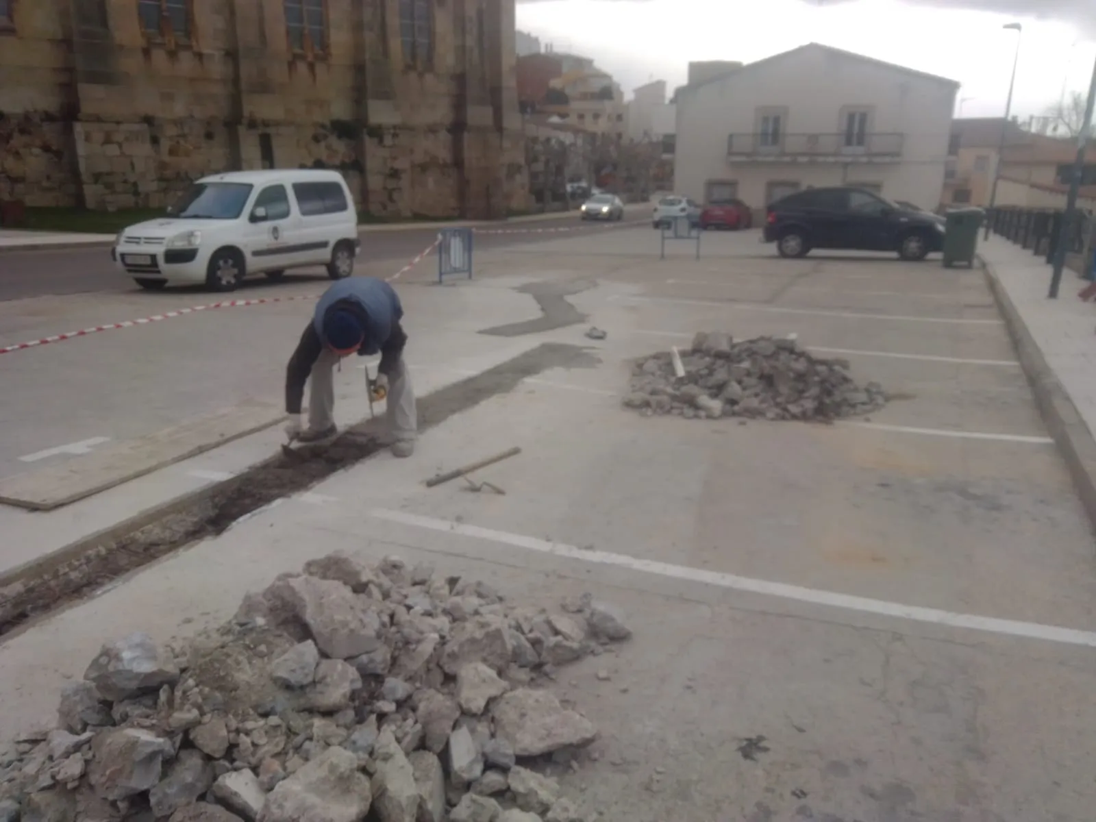 Reparación del firme en el parking de la Basílica de Santa Teresa