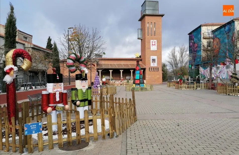 Foto 2 - Santa Marta recicla sus carrozas para construir un &lsquo;Peque&ntilde;o Poblado Navide&ntilde;o&rsquo;