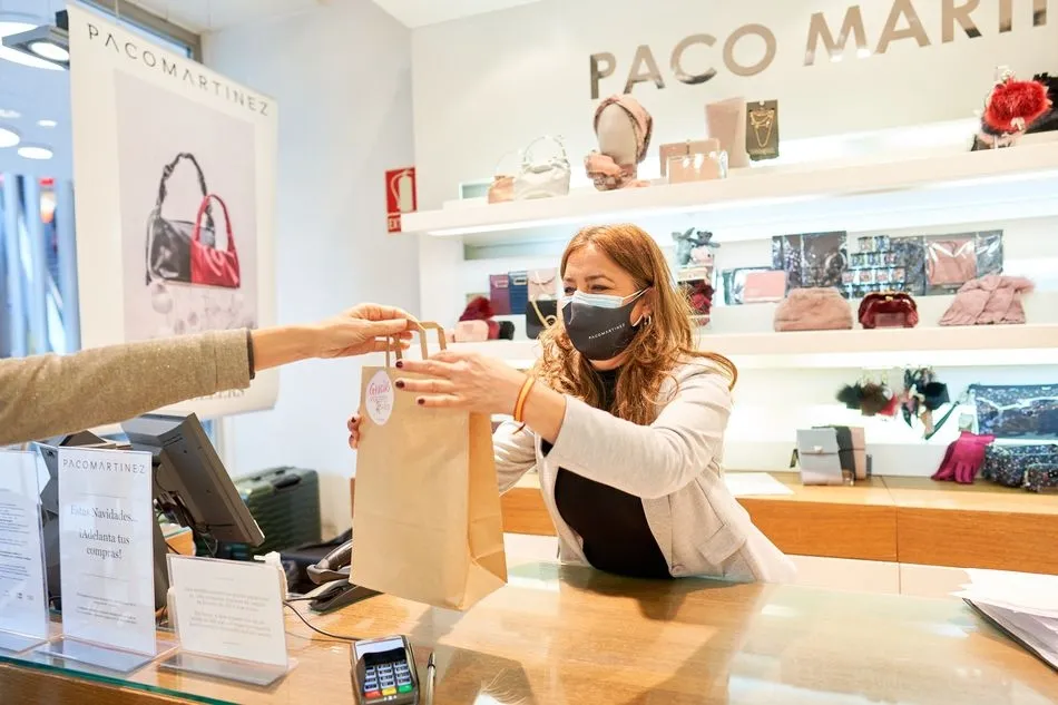 Tiendas, restaurantes y cines, abiertos en el Centro Comercial El Tormes