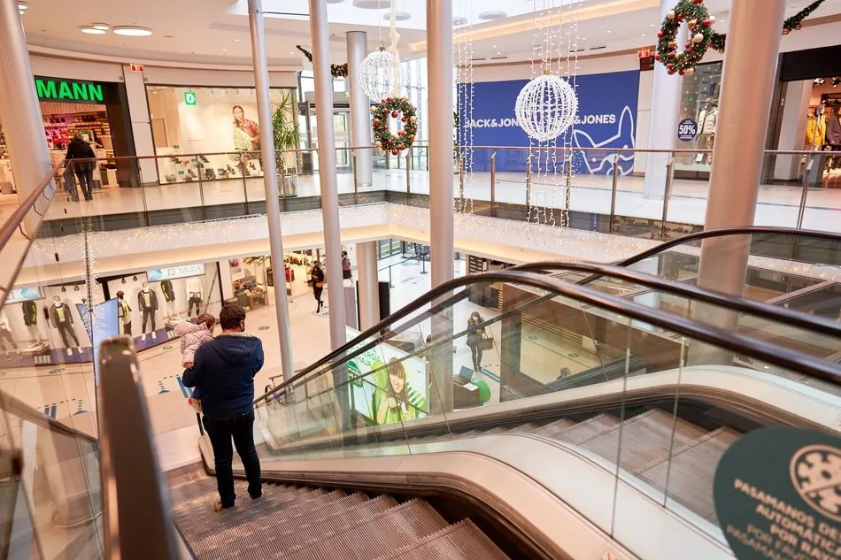 Foto 5 - Tiendas, restaurantes y cines, abiertos en el Centro Comercial El Tormes